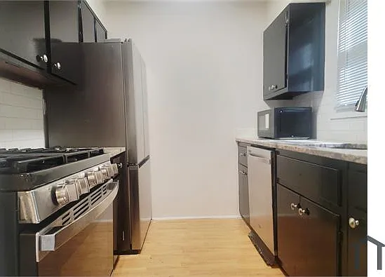 3 bed, 1131 sqft, $2,700 — Photo 2