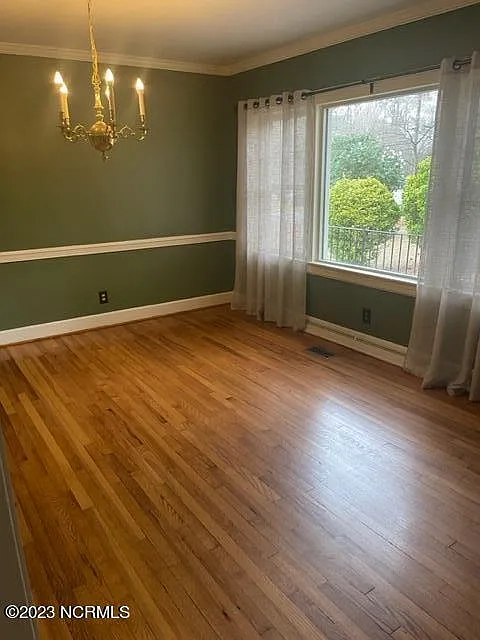 3 bed, 1.5 bath, 1833 sqft, $1,800 — Photo 3