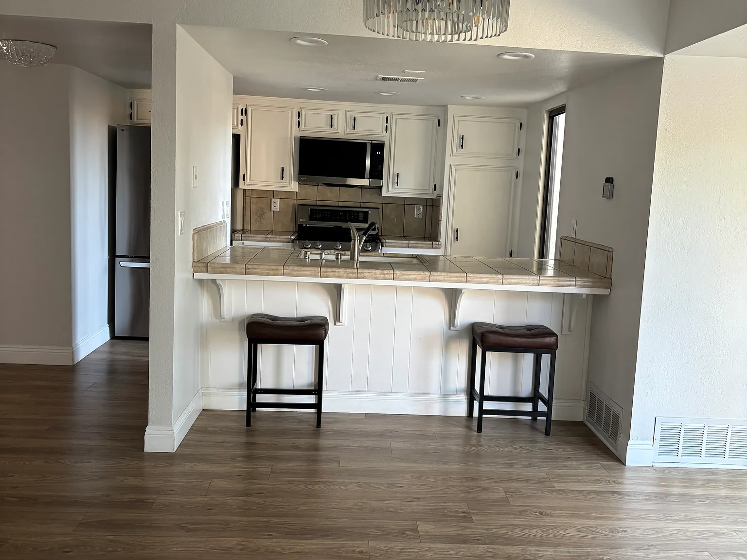 2 bed, 1126 sqft, $1,700 — Photo 3