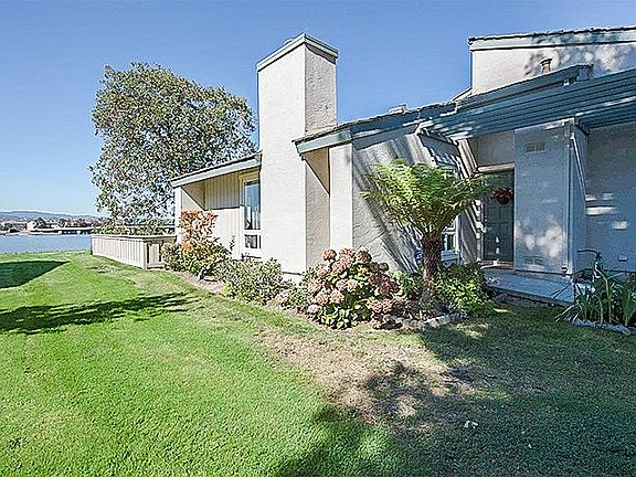 2nd image of 146 Beach Park Blvd