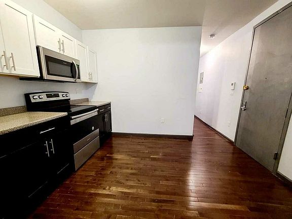 4th image of 1119 Grant Ave #1D