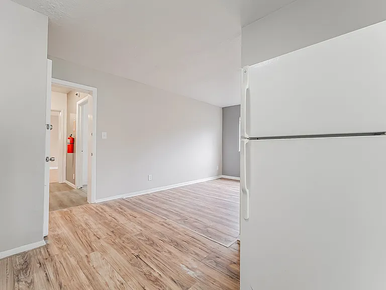 14918 Milverton Rd #4 — Photo 7