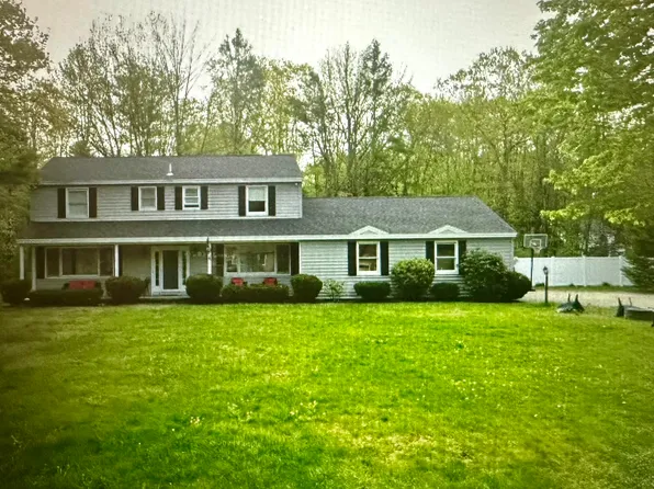 43 Country Club Road, Manchester, ME 04351