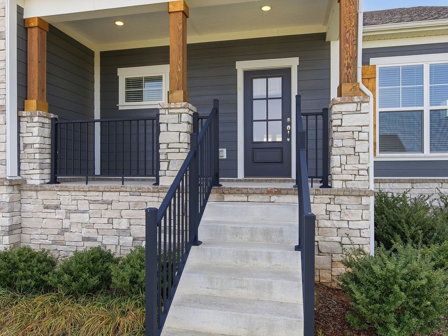 4 bed, 3.5 bath, 3216 sqft, $4,500 — Photo 2