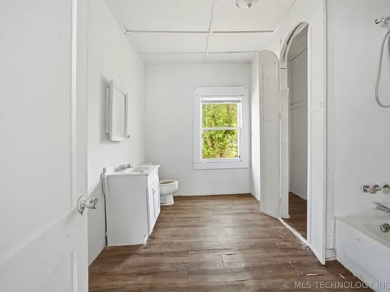 908 N Collins Ave — Photo 6
