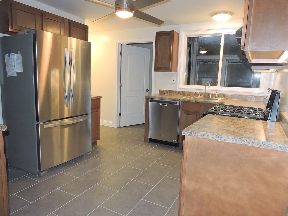 New kitchen and stainless appliances