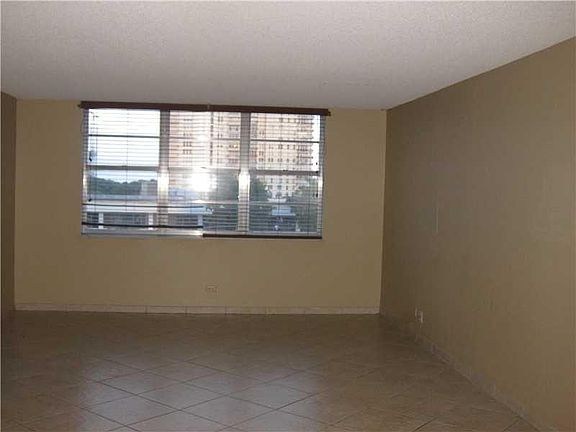 3rd image of 250 174th St APT 305