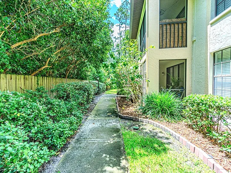 3345 Crystal Ct E #H — Photo 17