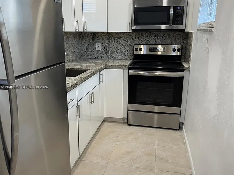 1025 SW 6th Ave #2 — Photo 2