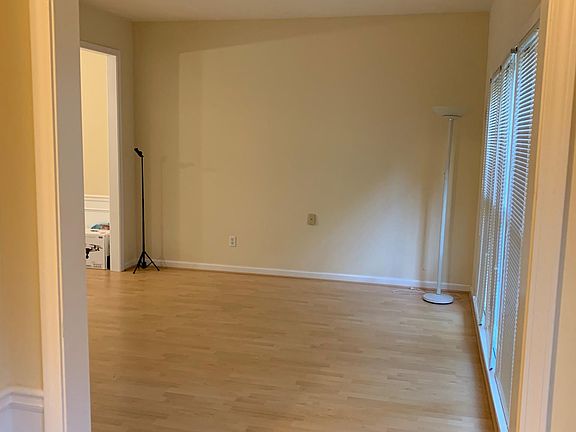 5th image of 2928 Mason Blvd