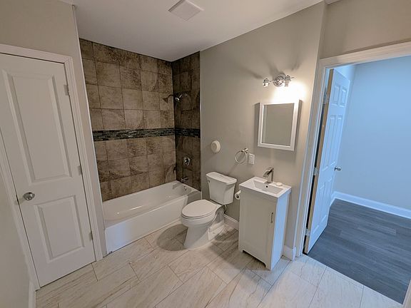 5th image of 9517 West Ave #2F
