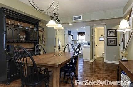 4th image of 65 Beach Ln APT V