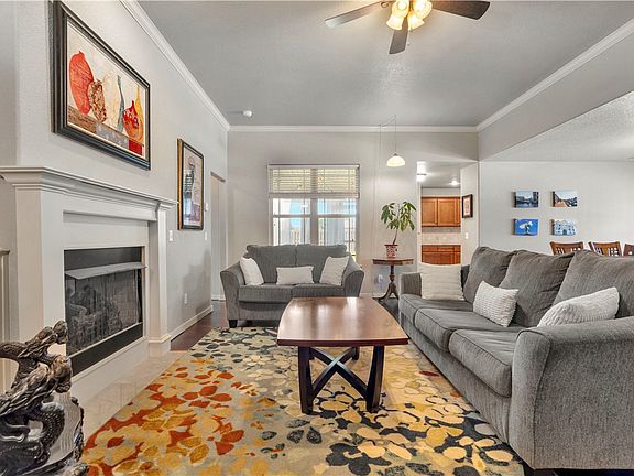 3rd image of 3890 Deerhurst St