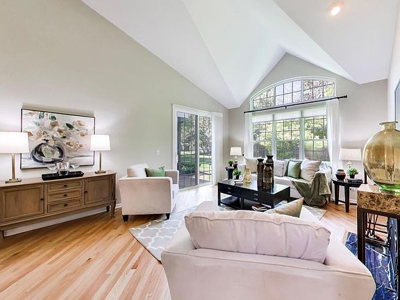 5th image of 3026 Lexington Ln