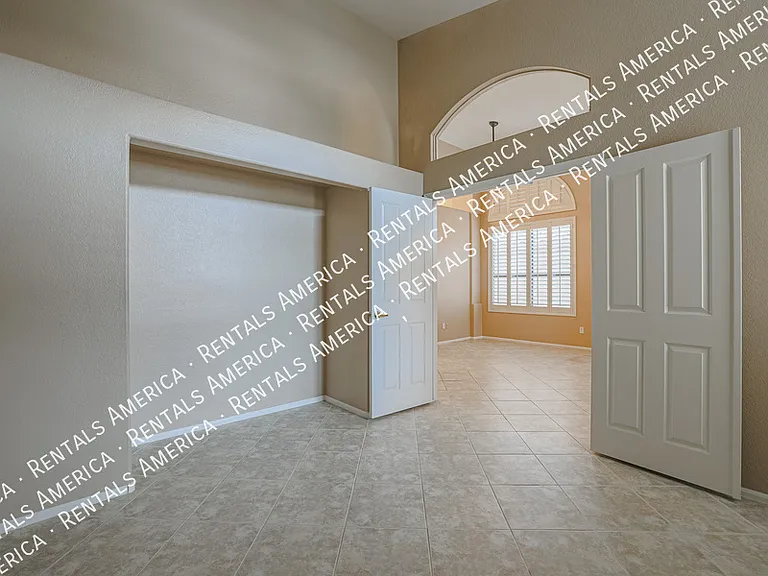 263 E Ashurst Dr — Photo 10