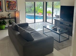 240 SW 113th Ter, Pembroke Pines, FL 33025