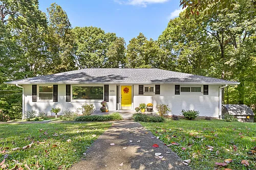 3751 Queens Rd Photo 1