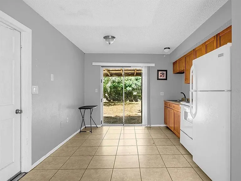 15115 Omaha St — Photo 6
