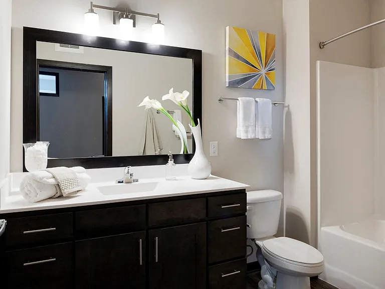 The Shoreham Apartments — Photo 72
