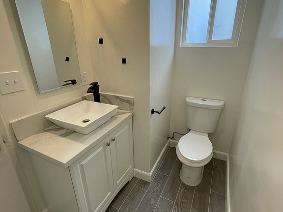 3rd image of 1171 N Kenmore Ave #8