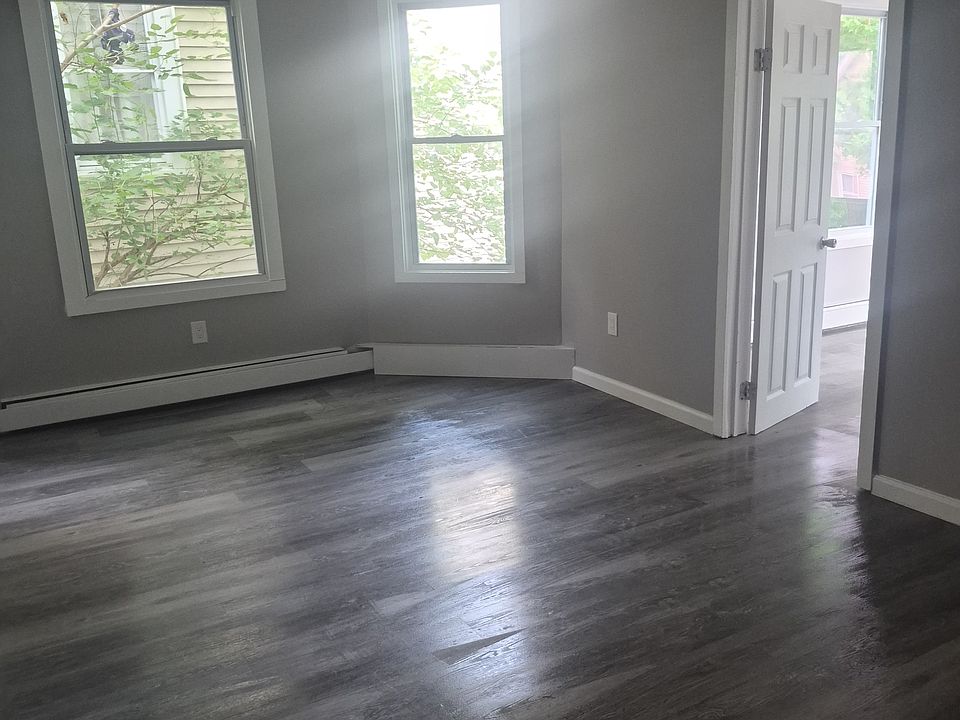 1st image of 8 Ridgewood St #2