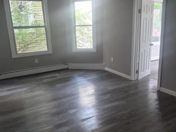 8 Ridgewood St #2, Waterbury, CT 06710