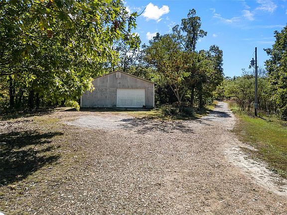3rd image of 10273 Isert Ln
