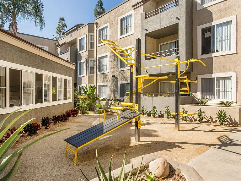Mission Pacific Apartments — Photo 10