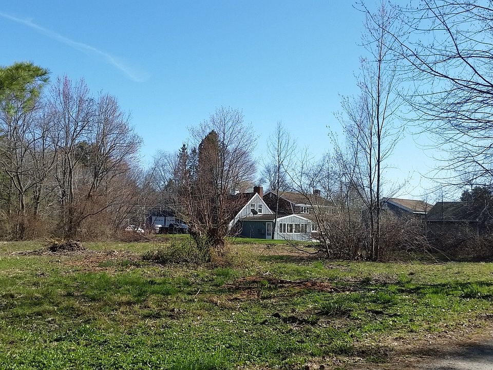 2nd image of 4 Sea Cove Ln