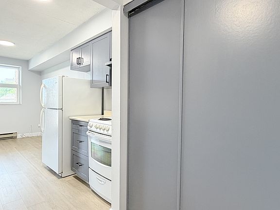 3rd image of 1071 McDougall St #205