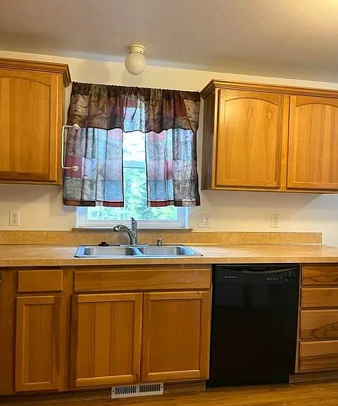 18111 Upland Dr SE — Photo 11