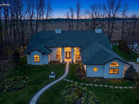 3rd image of 402 Wild Oak DRIVE
