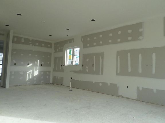 3rd image of 4059 Hickory Rock Dr