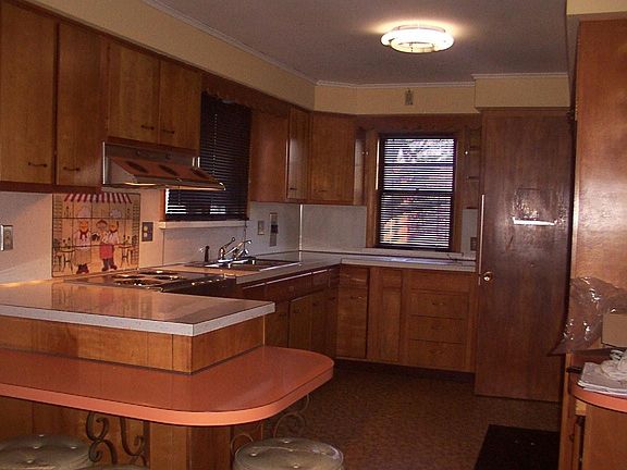 kitchen with breakfast bar