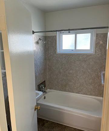 3rd image of 6105 Woodruff Ave #F