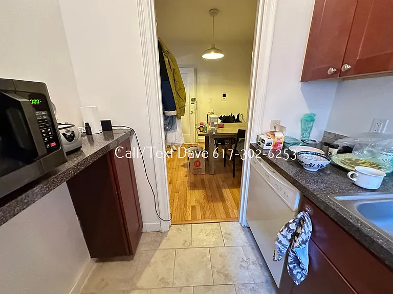 65 Strathmore Rd #2 — Photo 10