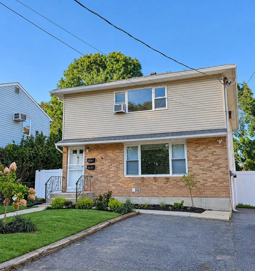3 bed, 2.0 bath, 1170 sqft, $3,200 — Photo 1