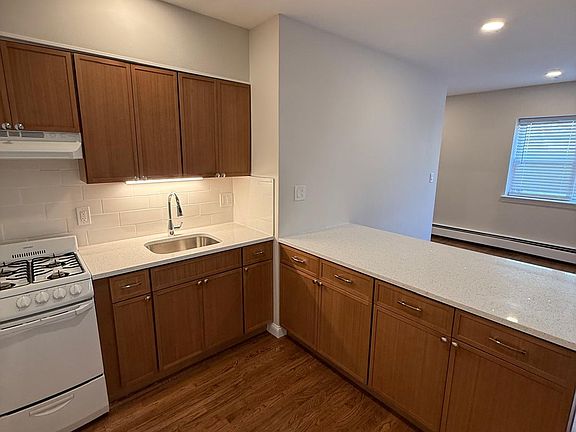 4th image of 415 Kearny Ave APT 3A