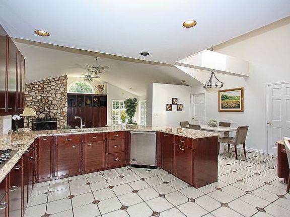 eat in kitchen