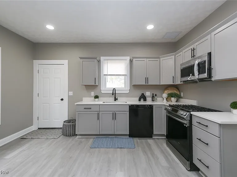 1574 Cohassett Ave — Photo 10