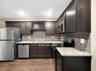512 N Foxridge Dr, Raymore, MO 64083