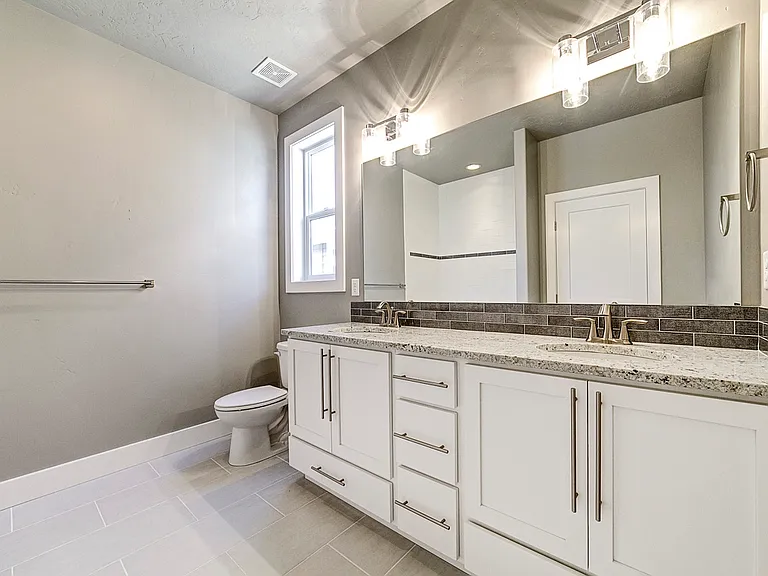 3008 E Shadowbluff St — Photo 11