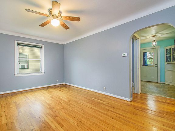 5th image of 1453 Edward Ave SE