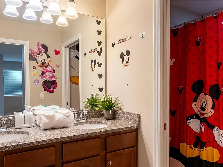 8894 Geneve Ct — Photo 13