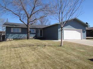 1625 11th St SW, Minot, ND 58701