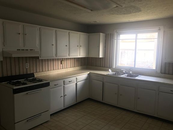 4th image of 911 Goss Ave #2