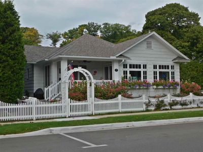 216 W 3rd St, Harbor Springs, MI, 49740