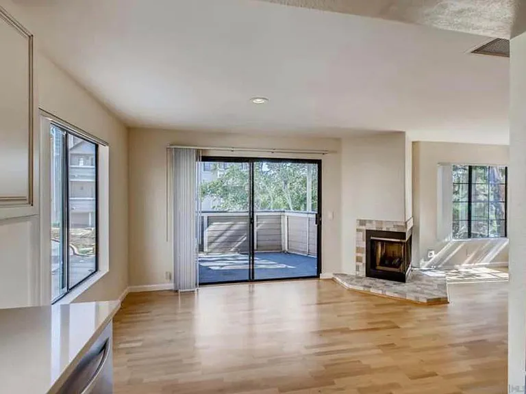 9250 Towne Centre Dr #1 — Photo 6