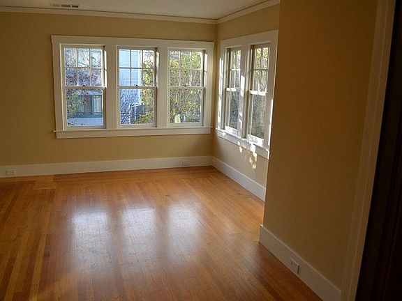 LIVING ROOM AREA