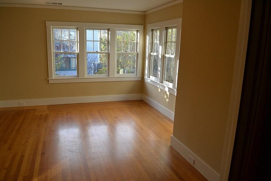 LIVING ROOM AREA